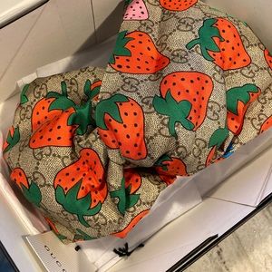 Limited edition Authentic Gucci Strawberry Turban